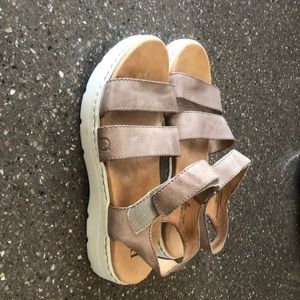 Born women’s sandals size 9m